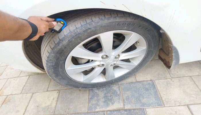 2012 Hyundai Verna FLUIDIC 1.6 VTVT SX, CNG, Manual, 89,305 km, tyre