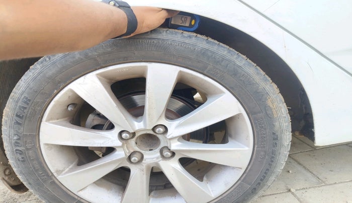 2012 Hyundai Verna FLUIDIC 1.6 VTVT SX, CNG, Manual, 89,305 km, tyre