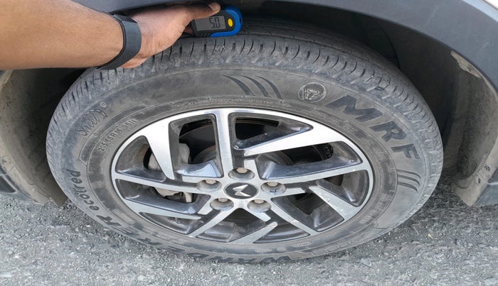 2023 Mahindra XUV300 W8 (O) 1.2 PETROL AMT, Petrol, Automatic, 24,476 km, tyre