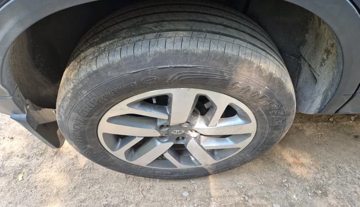 2021 Tata Safari XZA PLUS, Diesel, Automatic, 1,05,362 km, tyre