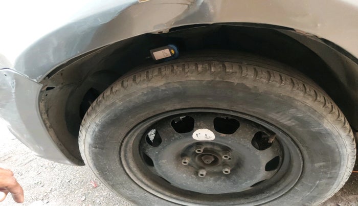 2014 Nissan Terrano XE (D), Diesel, Manual, 2,19,844 km, tyre