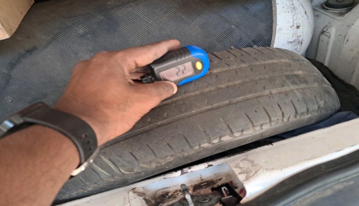 2017 Renault Kwid RXT 1.0, CNG, Manual, 1,02,317 km, tyre