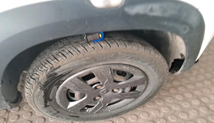 2017 Renault Kwid RXT 1.0, CNG, Manual, 1,02,317 km, tyre