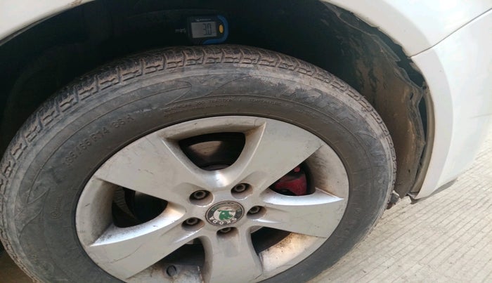 2009 Skoda Fabia AMBIENTE 1.2 MPI, CNG, Manual, 1,29,278 km, tyre