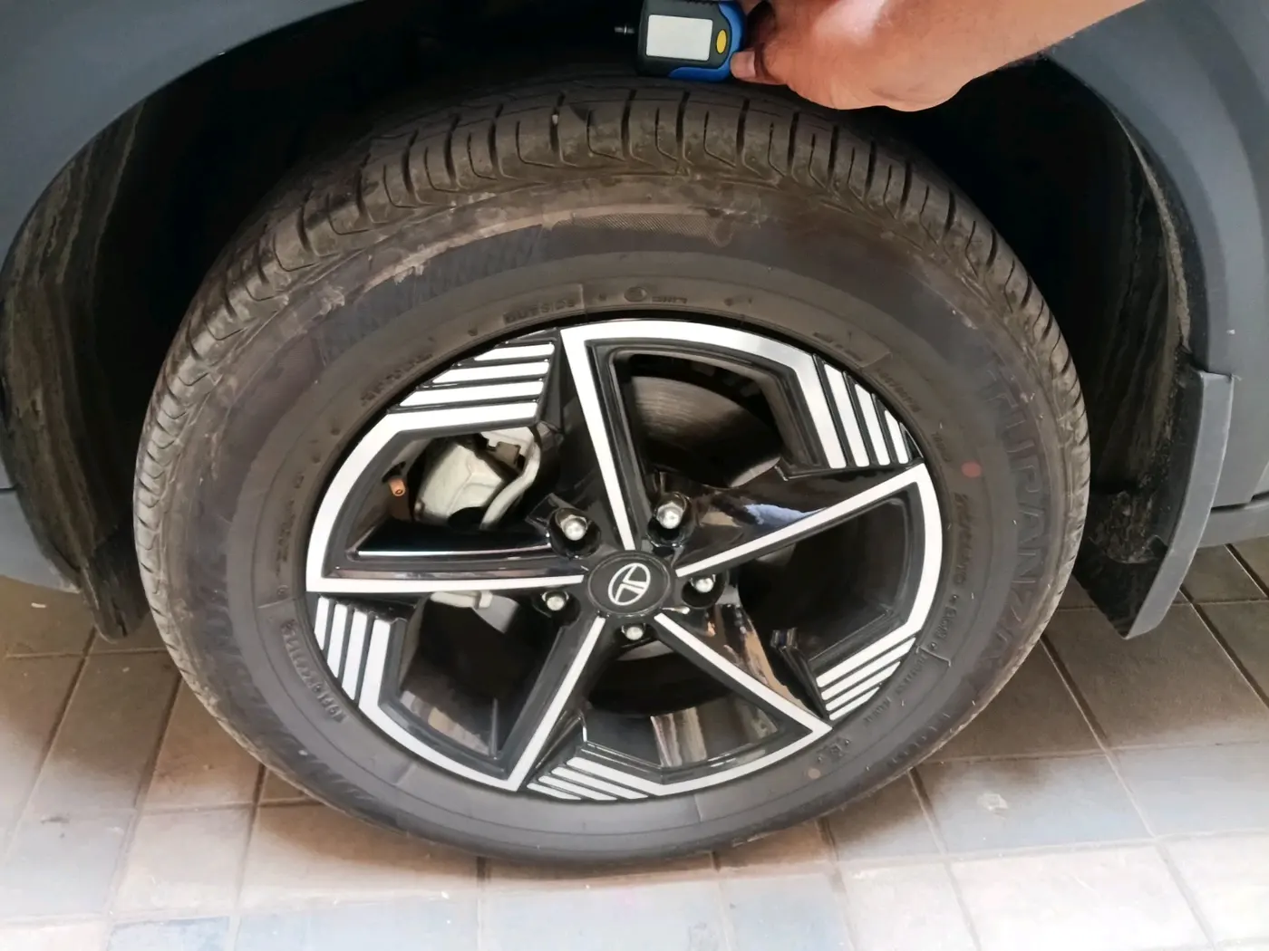 2025 Tata NEXON CREATIVE PLUS S 1.5 REVOTORQ 6 MT DT, Diesel, Manual, 7,209 km, tyre