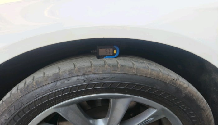 2012 BMW 5 Series 525D 2.0, Diesel, Automatic, 1,22,842 km, tyre