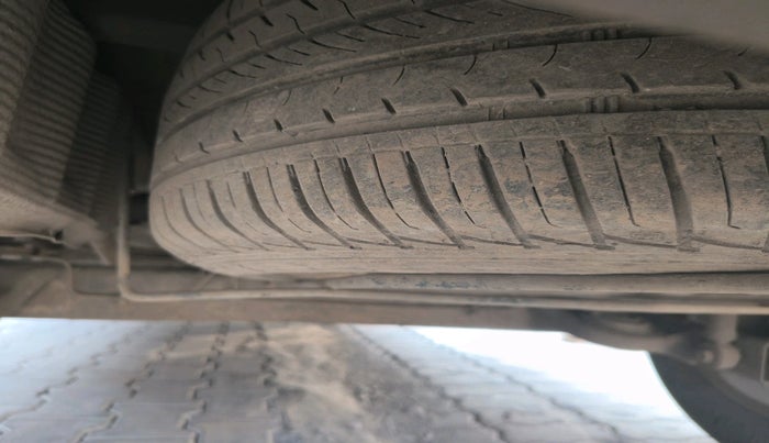 2013 Renault Duster 85 PS RXL DIESEL, Diesel, Manual, 3,23,171 km, tyre