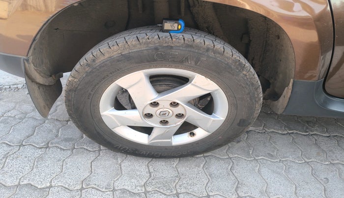 2013 Renault Duster 85 PS RXL DIESEL, Diesel, Manual, 3,23,171 km, tyre