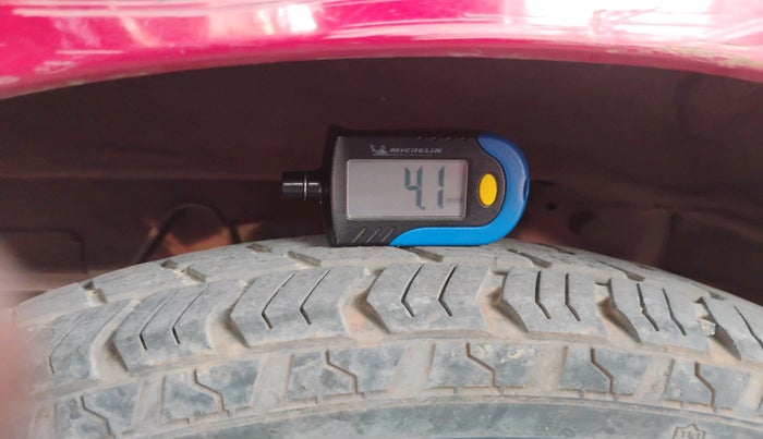 2015 Hyundai Eon ERA +, Petrol, Manual, 50,192 km, tyre