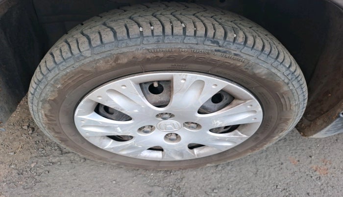 2013 Honda Brio S MT, Petrol, Manual, 1,15,645 km, tyre