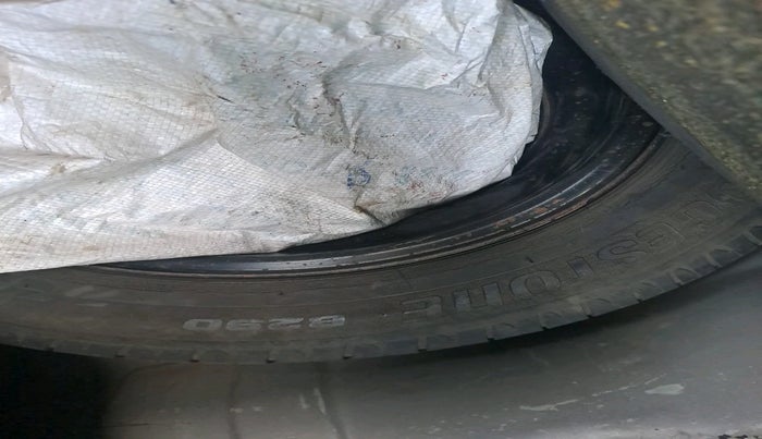 2013 Honda Brio S MT, Petrol, Manual, 1,15,645 km, tyre