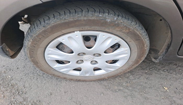 2013 Honda Brio S MT, Petrol, Manual, 1,15,645 km, tyre