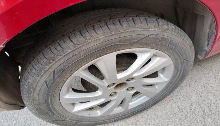 2014 Maruti Swift ZDI, Diesel, Manual, 1,47,361 km, tyre