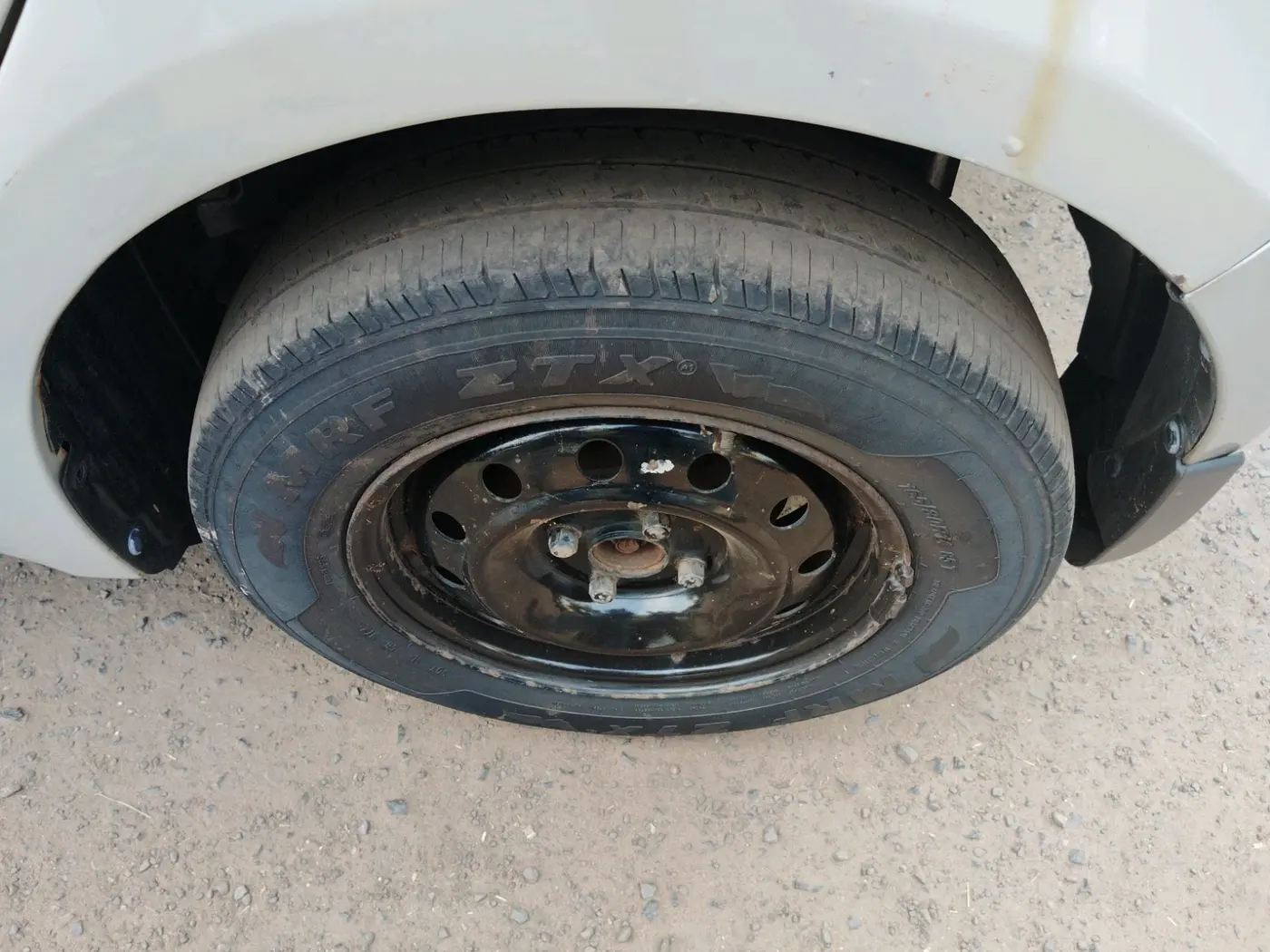 2010 Maruti Swift LXI, Petrol, Manual, 1,19,747 km, tyre