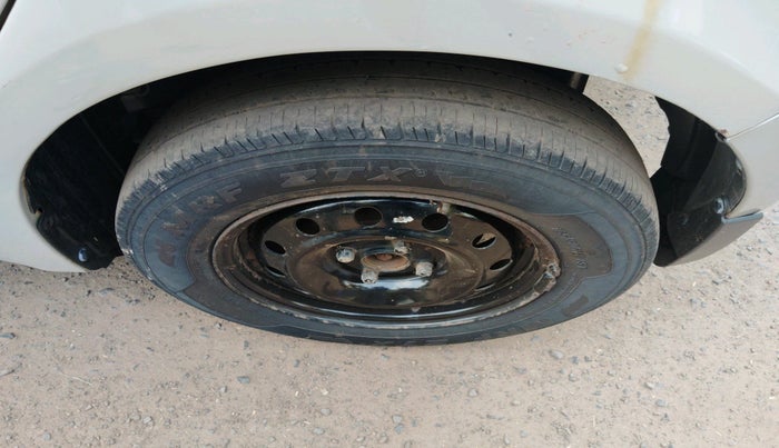 2010 Maruti Swift LXI, Petrol, Manual, 1,19,747 km, tyre