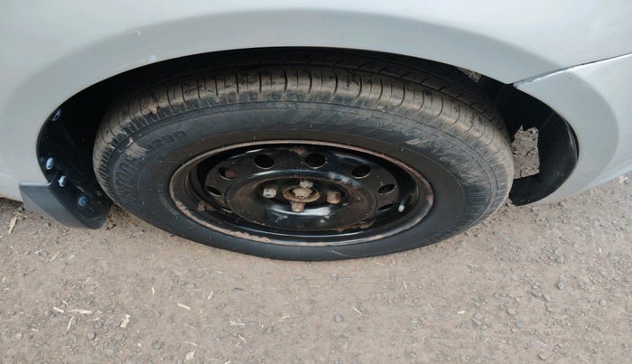 2010 Maruti Swift LXI, Petrol, Manual, 1,19,747 km, tyre