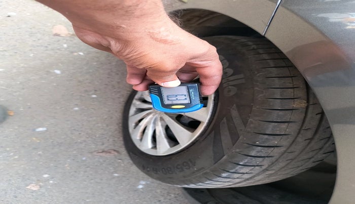 2015 Maruti Swift Dzire VXI, Petrol, Manual, 93,370 km, tyre