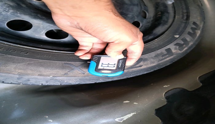 2015 Maruti Swift Dzire VXI, Petrol, Manual, 93,370 km, tyre