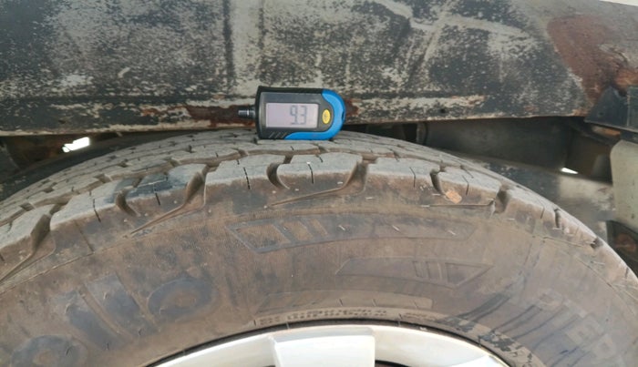 2013 Mahindra Bolero ZLX BS IV, Diesel, Manual, 1,29,671 km, tyre