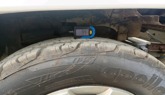 2013 Mahindra Bolero ZLX BS IV, Diesel, Manual, 1,29,671 km, tyre