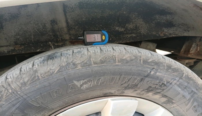 2013 Mahindra Bolero ZLX BS IV, Diesel, Manual, 1,29,671 km, tyre