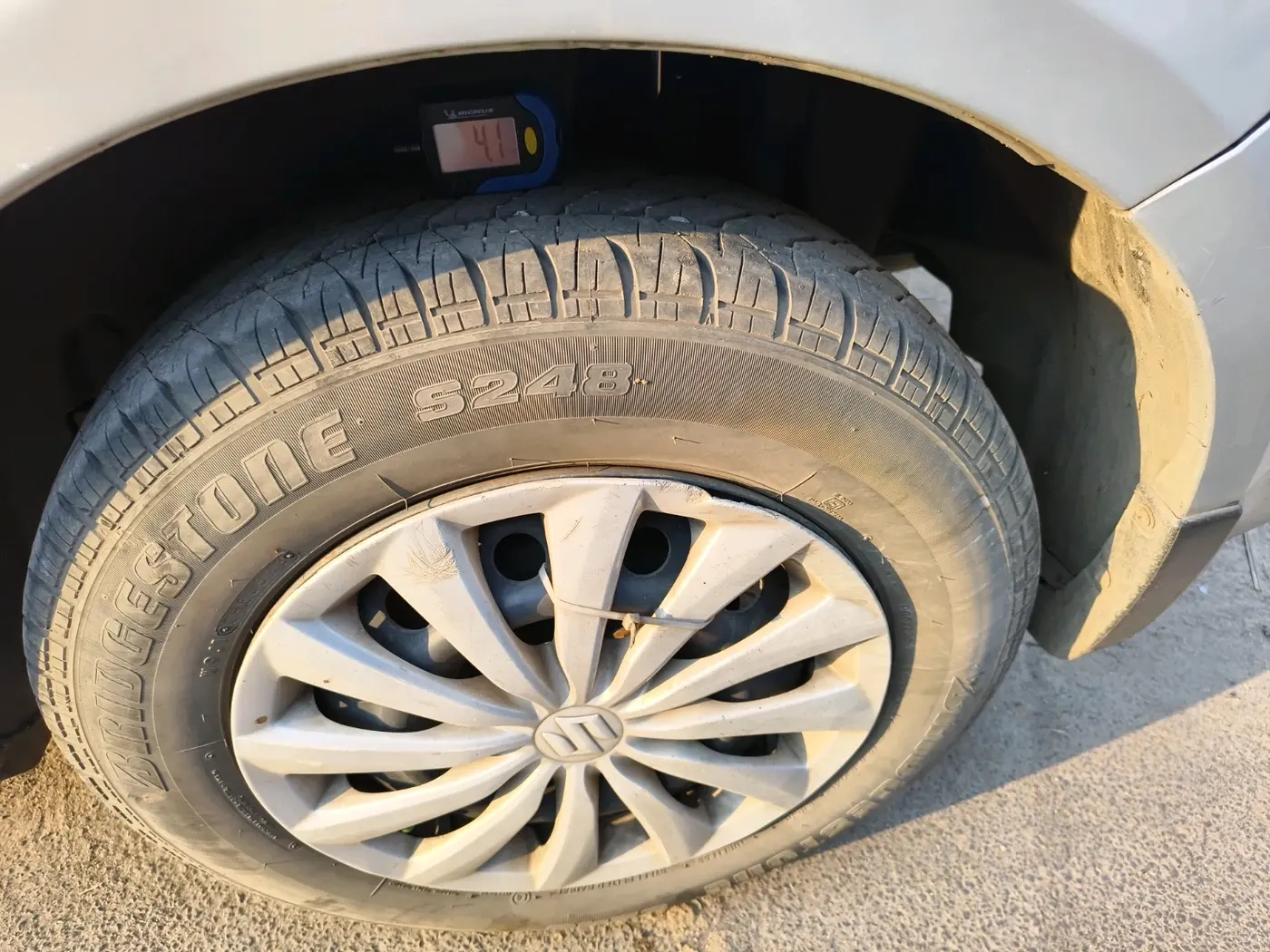 2016 Maruti Swift Dzire VXI (O), Petrol, Manual, 1,04,244 km, tyre