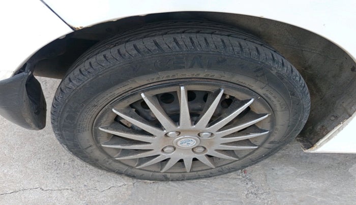 2015 Honda Jazz 1.5L I-DTEC SV, Diesel, Manual, 1,25,656 km, tyre