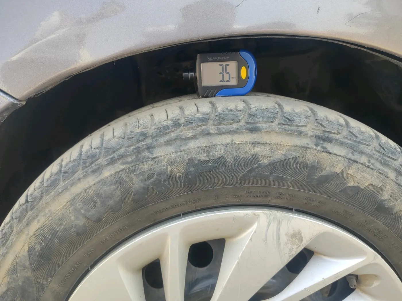2014 Honda Mobilio 1.5L I-DTEC S, Diesel, Manual, 1,83,888 km, tyre