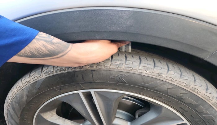 2016 Hyundai Creta SX PLUS AT 1.6 PETROL, Petrol, Automatic, 1,48,743 km, tyre