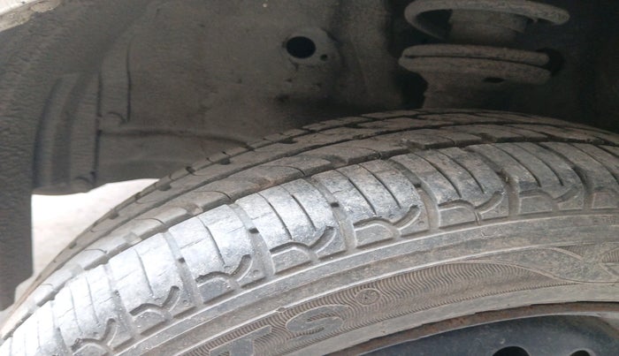 2011 Maruti Wagon R 1.0 VXI, Petrol, Manual, 43,833 km, tyre