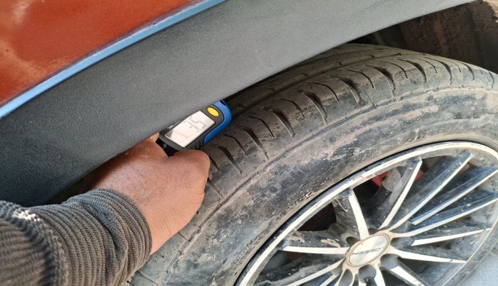 2016 Mahindra Kuv100 K8 5 STR, Petrol, Manual, 1,14,173 km, tyre