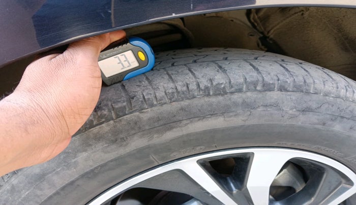 2022 Toyota Innova Crysta 2.7 GX AT 7 STR, Petrol, Automatic, 76,540 km, tyre