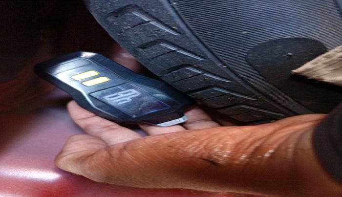 2012 Hyundai i10 MAGNA 1.2, Petrol, Manual, 1,00,726 km, tyre