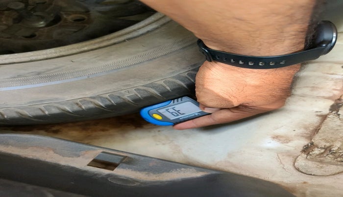 2009 Mitsubishi Cedia SELECT, CNG, Manual, 1,82,327 km, tyre