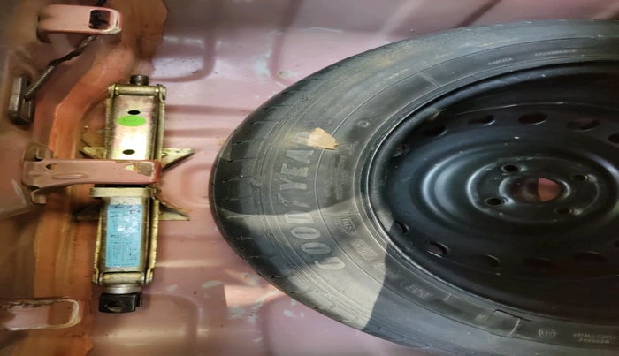 2015 Hyundai Xcent SX AT 1.2 (O), CNG, Automatic, 18,80,000 km, tyre