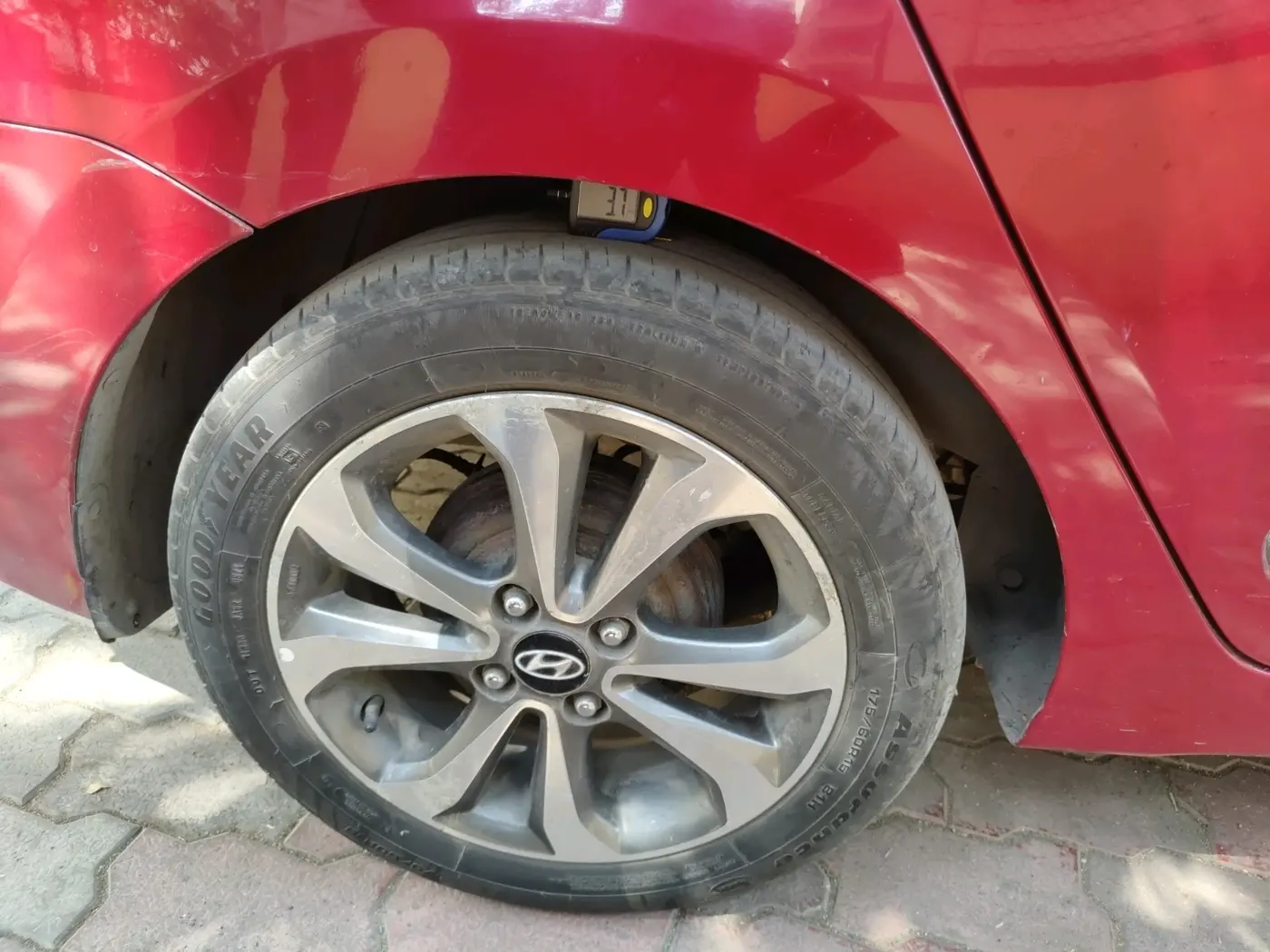 2015 Hyundai Xcent SX AT 1.2 (O), CNG, Automatic, 18,80,000 km, tyre