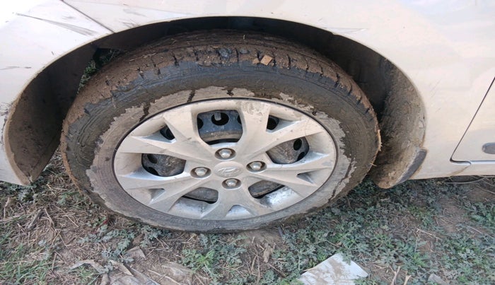 2016 Hyundai Grand i10 SPORTZ 1.2 KAPPA VTVT, Petrol, Manual, 40,364 km, tyre