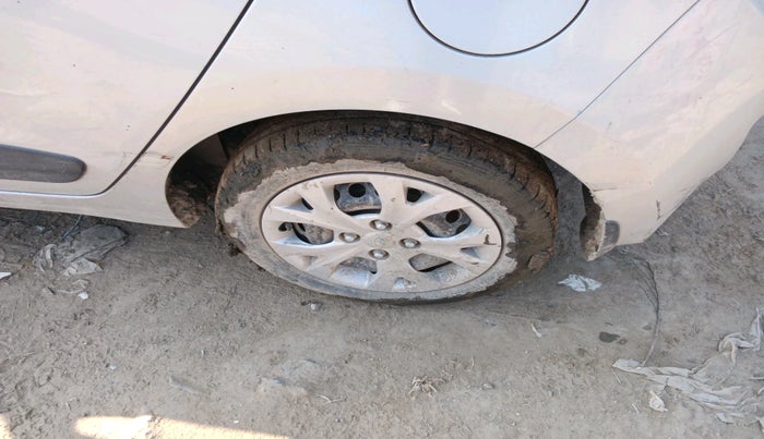 2016 Hyundai Grand i10 SPORTZ 1.2 KAPPA VTVT, Petrol, Manual, 40,364 km, tyre