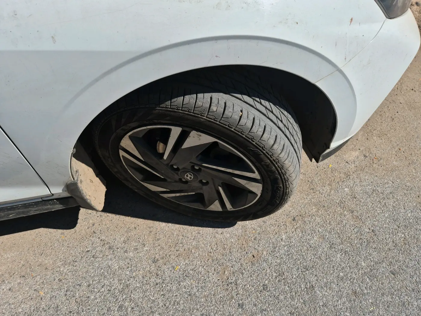 2023 Hyundai NEW I20 ASTA 1.2 MT, Petrol, Manual, 82,409 km, tyre