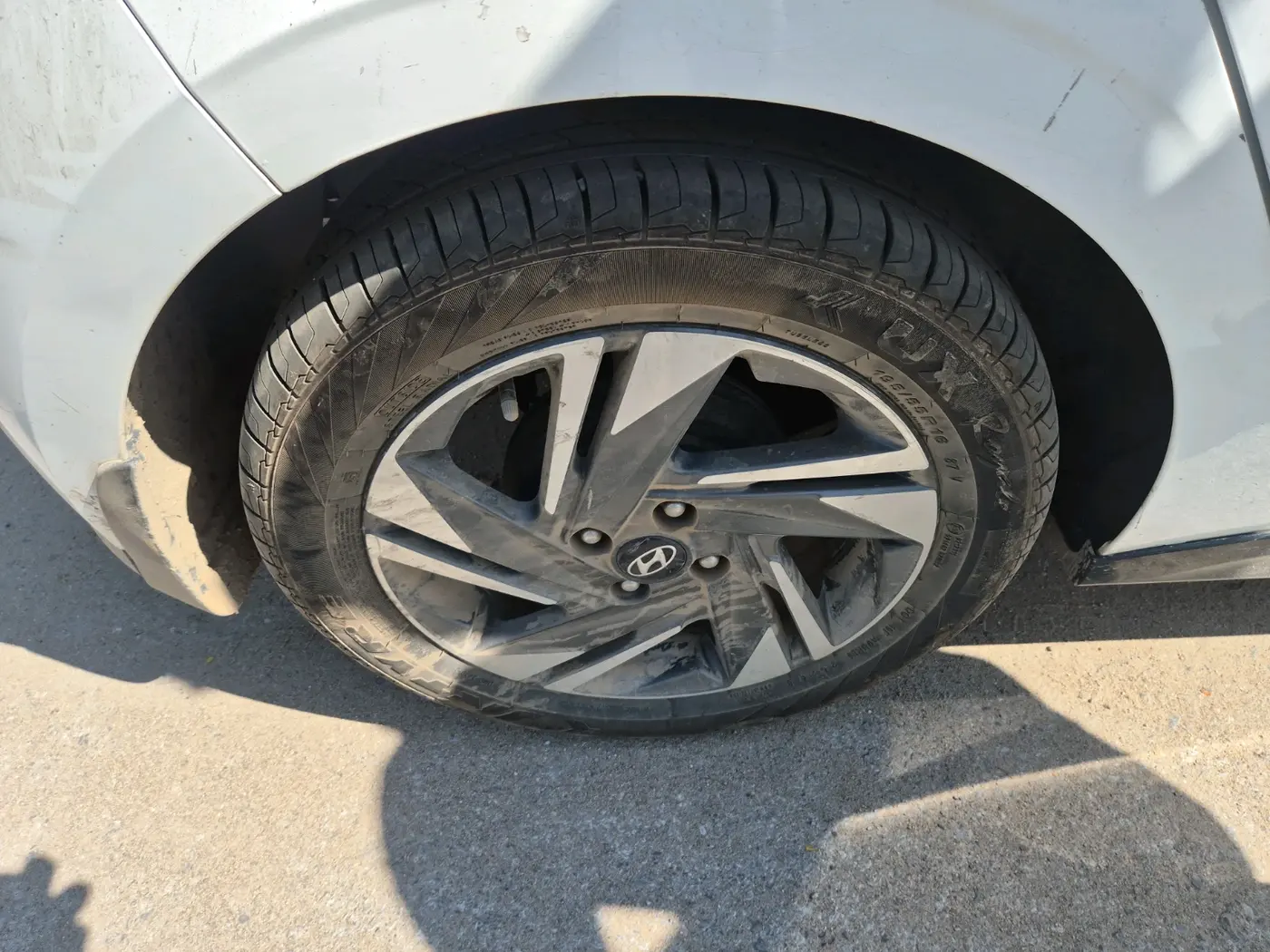 2023 Hyundai NEW I20 ASTA 1.2 MT, Petrol, Manual, 82,409 km, tyre