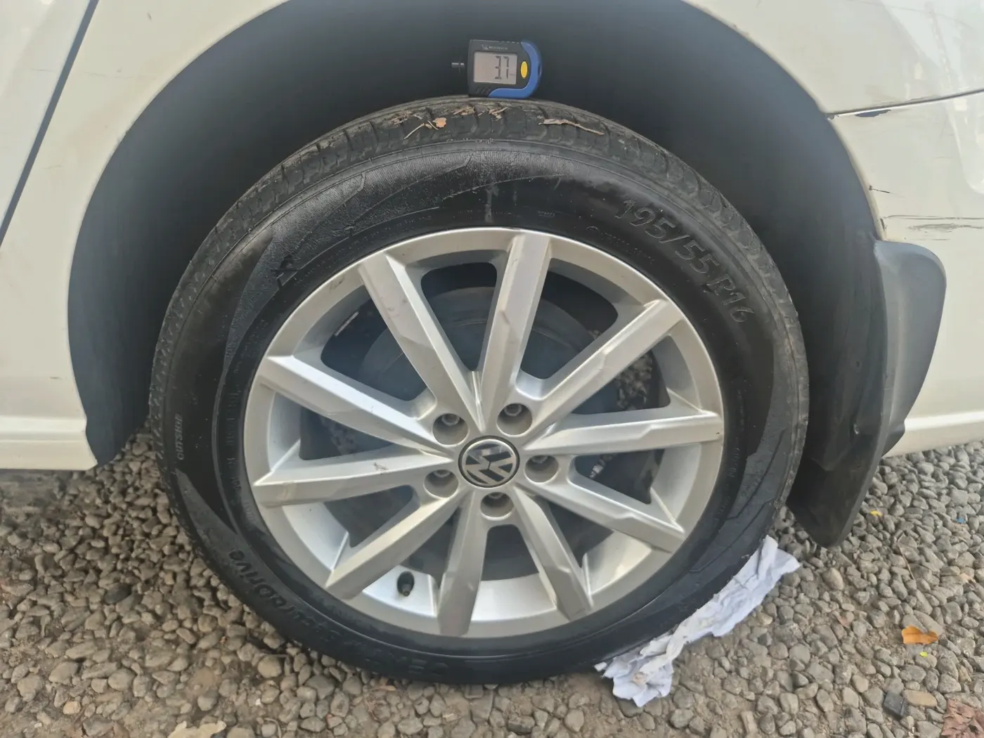 2018 Volkswagen Vento HIGHLINE PLUS 1.2 AT 16 ALLOY, Petrol, Automatic, 1,00,174 km, tyre