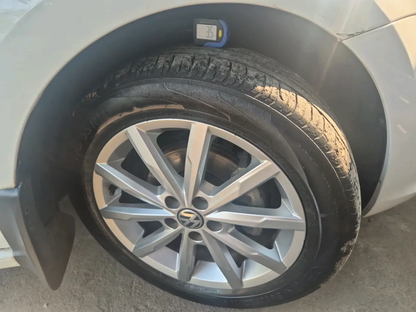 2018 Volkswagen Vento HIGHLINE PLUS 1.2 AT 16 ALLOY, Petrol, Automatic, 1,00,174 km, tyre