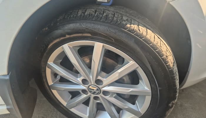 2018 Volkswagen Vento HIGHLINE PLUS 1.2 AT 16 ALLOY, Petrol, Automatic, 1,00,174 km, tyre