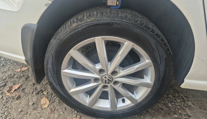 2018 Volkswagen Vento HIGHLINE PLUS 1.2 AT 16 ALLOY, Petrol, Automatic, 1,00,174 km, tyre