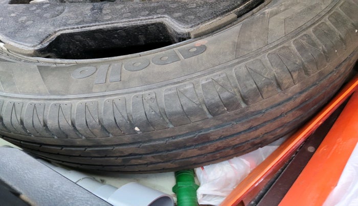 2017 Maruti Vitara Brezza ZDI, Diesel, Manual, 1,65,552 km, tyre