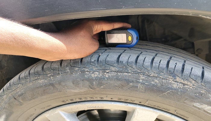 2017 Maruti Vitara Brezza ZDI, Diesel, Manual, 1,65,552 km, tyre