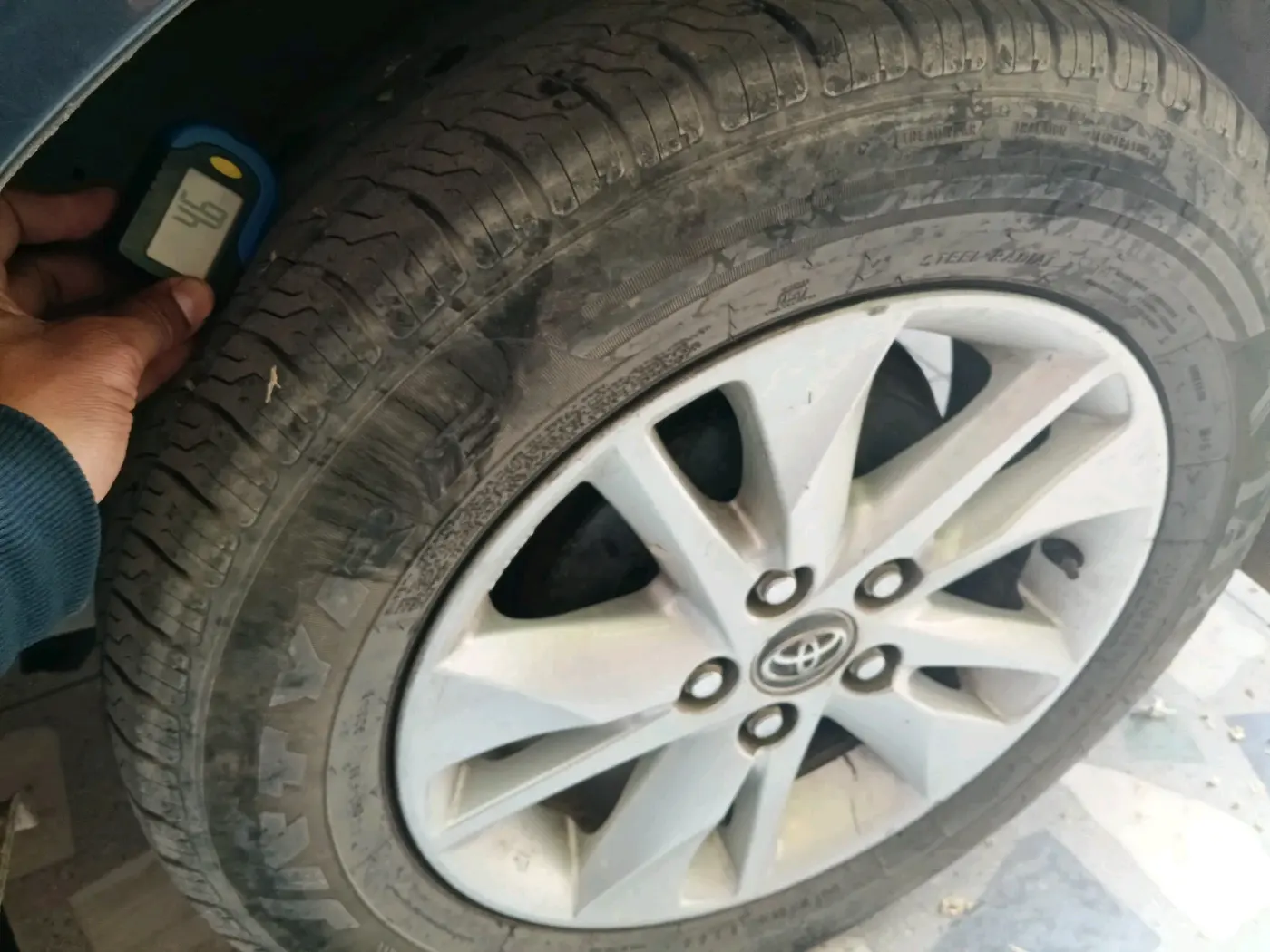 2019 Toyota Innova Crysta 2.4 G 7 STR, Diesel, Manual, 70,749 km, tyre