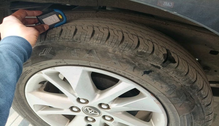 2019 Toyota Innova Crysta 2.4 G 7 STR, Diesel, Manual, 70,749 km, tyre