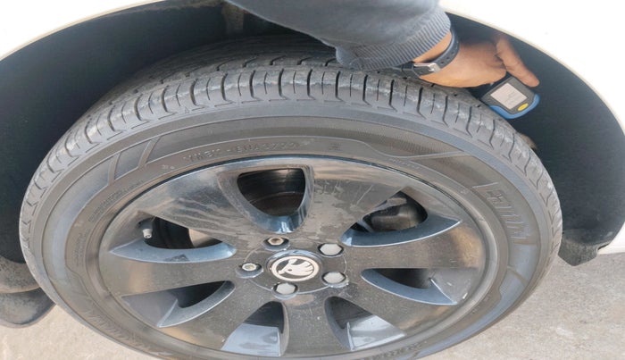 2011 Skoda Superb ELEGANCE 1.8 TSI AT, Petrol, Automatic, 58,312 km, tyre