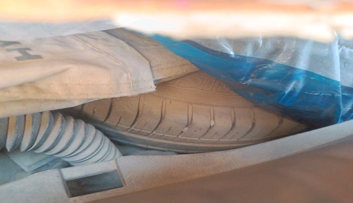 2011 Hyundai Santro Xing GLS PLUS AUDIO, CNG, Manual, 1,22,858 km, tyre